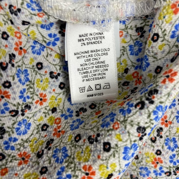 CeCe Moroccan Ditsy Foral Tie Sleeve Top S New With Tags - Picture 4 of 5